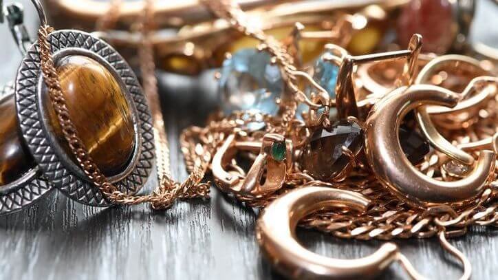 Gold jewelry buyers White City. Updated 2025